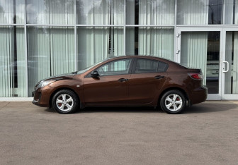 Подержанный автомобиль Mazda 3 Sedan 2013 года (8 фото)