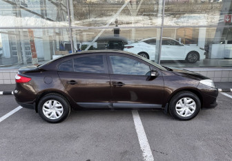 Подержанный автомобиль Renault Fluence 2014 года (4 фото)