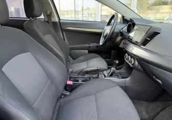 Подержанный автомобиль Mitsubishi Lancer Sedan 2008 года (10 фото)