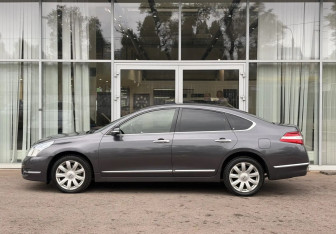 Подержанный автомобиль Nissan Teana 2008 года (8 фото)