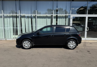 Подержанный автомобиль Opel Astra Hatchback 2012 года (8 фото)