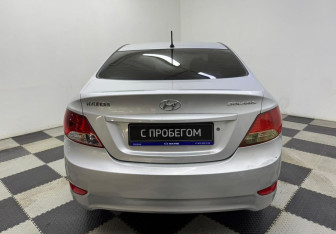 Подержанный автомобиль Hyundai Solaris Sedan 2011 года (6 фото)