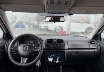 Подержанный автомобиль Skoda Fabia Hatchback 2014 года (9 фото)