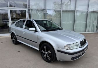 Подержанный автомобиль Skoda Octavia Liftback 2008 года (3 фото)