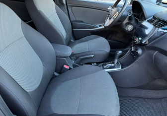 Подержанный автомобиль Hyundai Solaris Sedan 2012 года (9 фото)