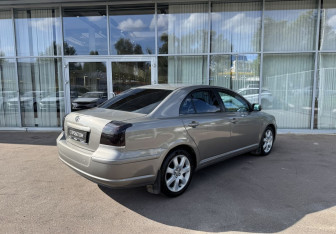 Подержанный автомобиль Toyota Avensis Sedan 2006 года (5 фото)