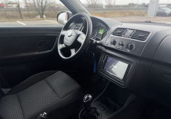 Подержанный автомобиль Skoda Fabia Hatchback 2011 года (10 фото)