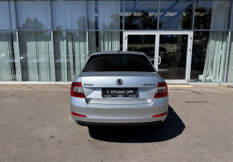 Подержанный автомобиль Skoda Octavia Liftback 2017 года (6 фото)