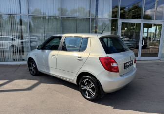 Подержанный автомобиль Skoda Fabia Hatchback 2013 года (7 фото)