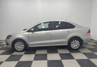 Подержанный автомобиль Volkswagen Polo Sedan 2011 года (8 фото)