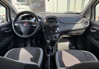 Подержанный автомобиль Fiat Punto Hatchback 2012 года (9 фото)