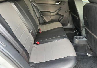 Подержанный автомобиль Skoda Rapid Liftback 2016 года (11 фото)