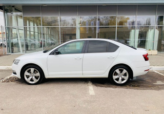 Подержанный автомобиль Skoda Octavia Liftback 2017 года (8 фото)