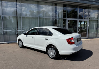 Подержанный автомобиль Skoda Rapid Liftback 2016 года (7 фото)