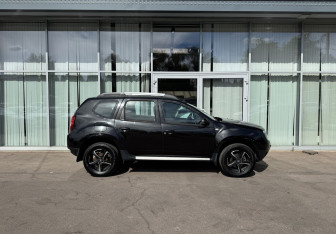 Подержанный автомобиль Renault Duster 2014 года (4 фото)