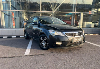 Подержанный автомобиль Kia Ceed Hatchback 2010 года (3 фото)