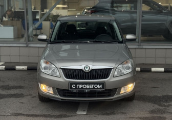 Подержанный автомобиль Skoda Fabia Hatchback 2011 года (2 фото)