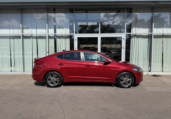 Подержанный автомобиль Hyundai Elantra Sedan 2018 года (4 фото)