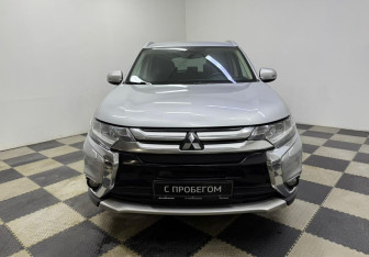Подержанный автомобиль Mitsubishi Outlander 2016 года (2 фото)