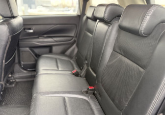 Подержанный автомобиль Mitsubishi Outlander 2013 года (10 фото)