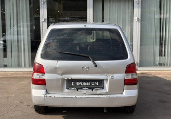 Подержанный автомобиль Mazda Demio 2002 года (6 фото)