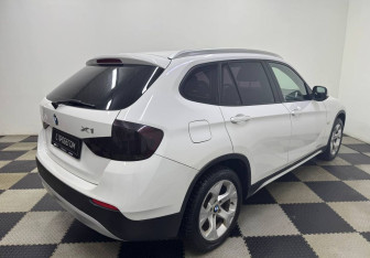 Подержанный автомобиль BMW X1 2011 года (5 фото)
