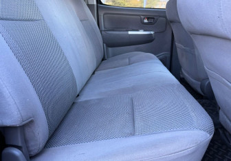 Подержанный автомобиль Toyota Hilux 2012 года (11 фото)