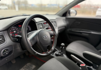 Подержанный автомобиль Kia Rio Sedan 2009 года (11 фото)