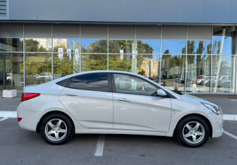 Подержанный автомобиль Hyundai Solaris Sedan 2015 года (4 фото)