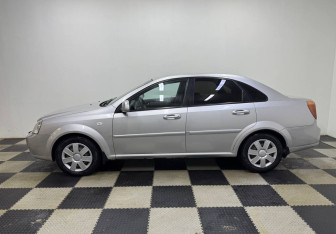 Подержанный автомобиль Chevrolet Lacetti Sedan 2012 года (8 фото)