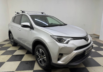 Подержанный автомобиль Toyota RAV4 2017 года (3 фото)