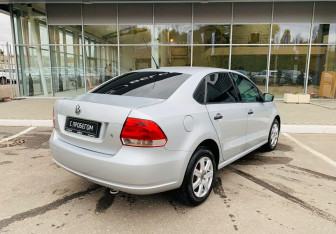 Подержанный автомобиль Volkswagen Polo Sedan 2012 года (5 фото)