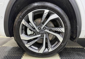 Подержанный автомобиль Geely Monjaro 2025 года (12 фото)