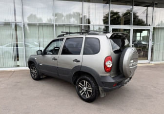 Подержанный автомобиль Chevrolet Niva 2012 года (7 фото)