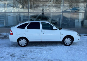 Подержанный автомобиль LADA (ВАЗ) Priora Hatchback 2011 года (8 фото)