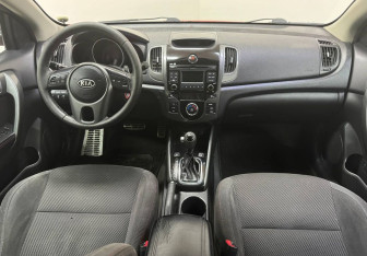 Подержанный автомобиль Kia Cerato Coupe 2011 года (10 фото)