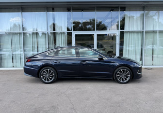 Подержанный автомобиль Hyundai Sonata 2020 года (4 фото)