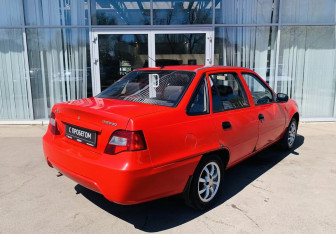 Подержанный автомобиль Daewoo Nexia Sedan 2010 года (5 фото)