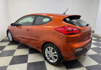 Подержанный автомобиль Kia Ceed Hatchback 2014 года (7 фото)