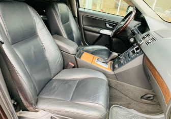 Подержанный автомобиль Volvo XC90 2006 года (9 фото)