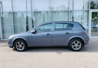 Подержанный автомобиль Opel Astra Hatchback 2007 года (8 фото)