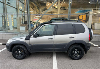 Подержанный автомобиль Chevrolet Niva 2017 года (8 фото)