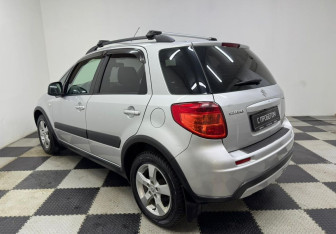 Подержанный автомобиль Suzuki SX4 Hatchback 2013 года (7 фото)