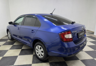 Подержанный автомобиль Skoda Rapid Liftback 2017 года (7 фото)