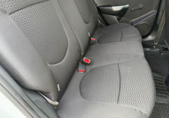 Подержанный автомобиль Kia Rio Sedan 2017 года (10 фото)