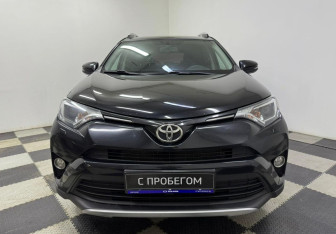 Подержанный автомобиль Toyota RAV4 2017 года (2 фото)