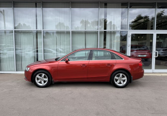 Подержанный автомобиль Audi A4 Sedan 2013 года (8 фото)