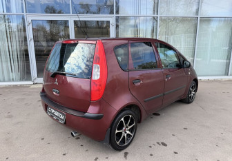 Подержанный автомобиль Mitsubishi Colt Hatchback 2005 года (5 фото)