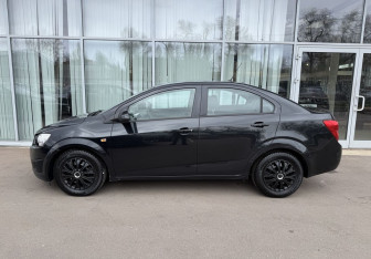 Подержанный автомобиль Chevrolet Aveo Sedan 2012 года (8 фото)