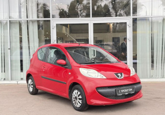 Подержанный автомобиль Peugeot 107 2008 года (3 фото)